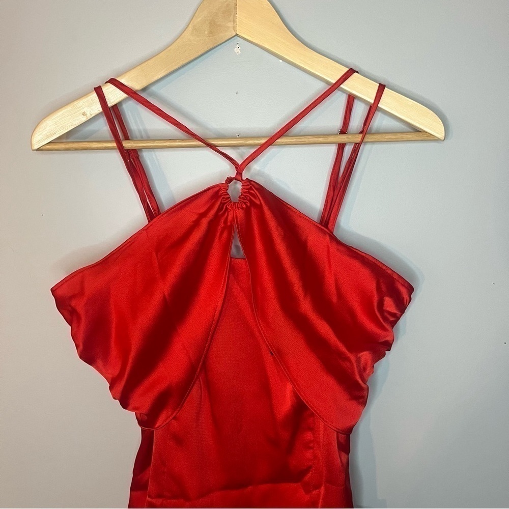 Lulu’s Chic For The Night Red Sleek Satin O-Ring Halter Mini Dress Sz M NWT - Picture 5 of 15